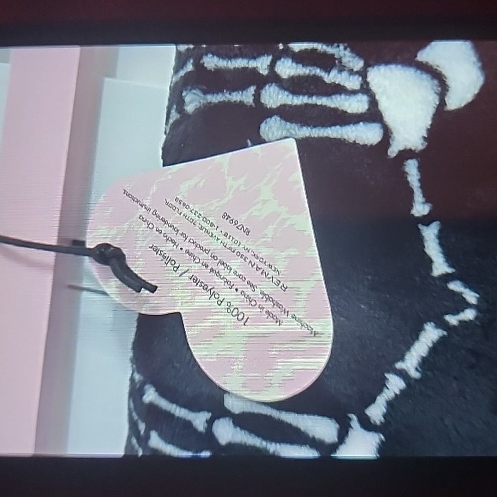 NWT BETSEY JOHNSON SKELTON HEART HANDS THROW THROW/ 2025 RELEASE 💀🖤☠️🖤 - Picture 7 of 8